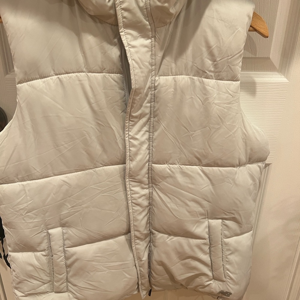 Stylish Puffer Vest in Light Gray